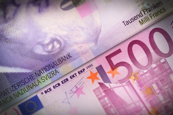 Le taux de change élevé du franc suisse protège la Suisse d'une forte inflation